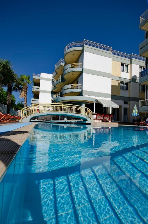 スイミングプール