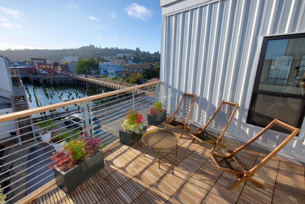 Bowline Hotel photo