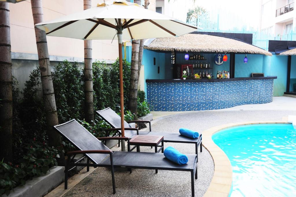 スイミングプール