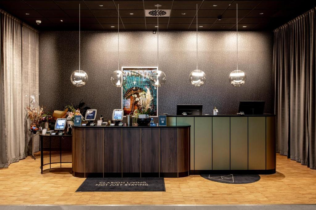 Highly reviewed check-in/out