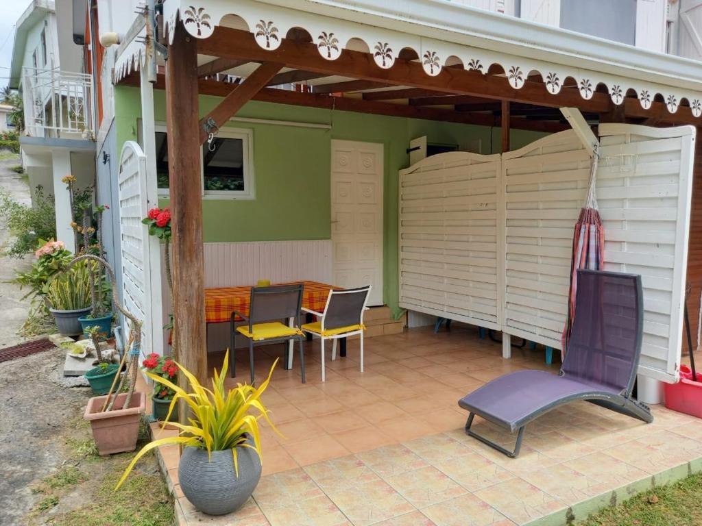 Charmant appart T1, cosy, climatisé - à 5 mn des belles plages de Ste Anne, Sainte-Anne