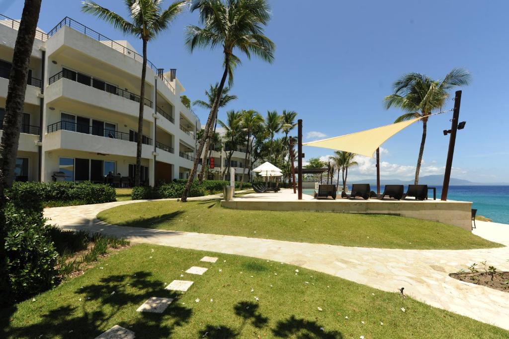 Exterior view, Infiniti Blu Luxury Ocean Front Condos in Sosua