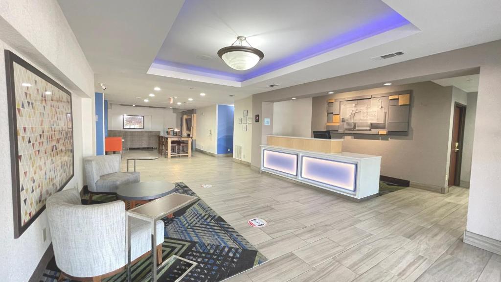 Holiday Inn Express Hotel & Suites Decatur TX By IHG 전경