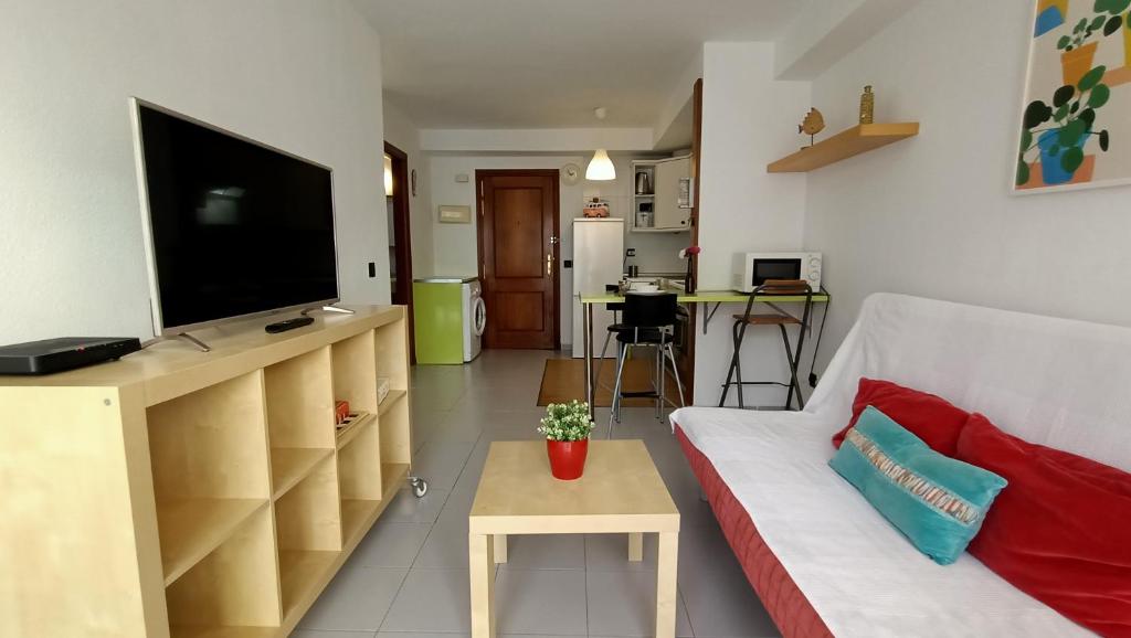 Alquilaencanarias-Medano, Cabezo beach & pool - 3