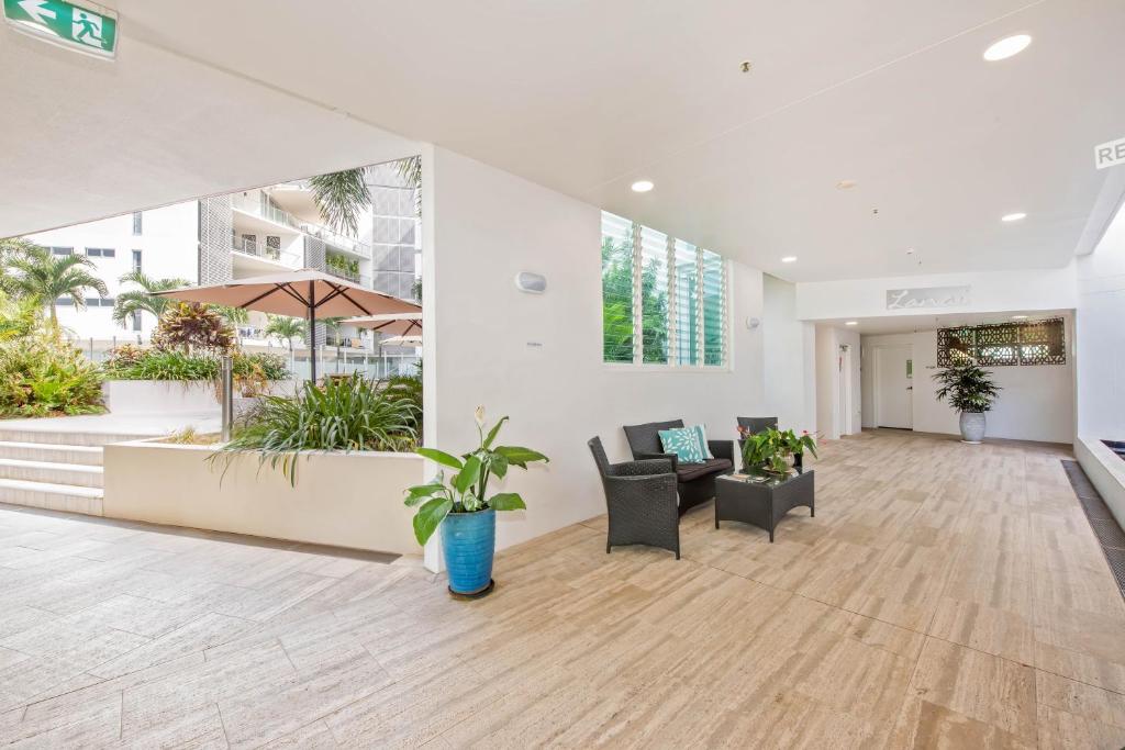 Lanai Apartments photo