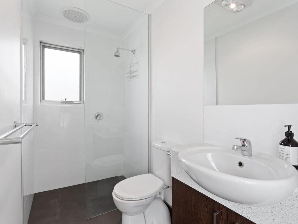 Normanby Coastal - Free Wifi, Unlimited Netflix and ALL Linen Included photo