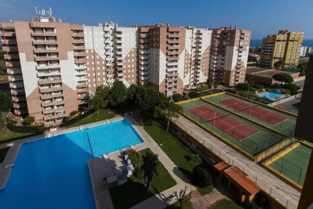 Apartamento con gran piscina de temporada a 200 metros de la playa - 4