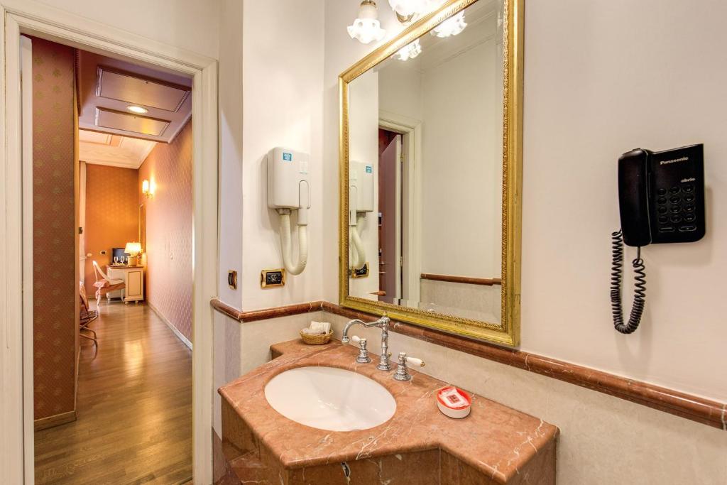 Hotel La Lumiere Di Piazza Di Spagna Photo 33