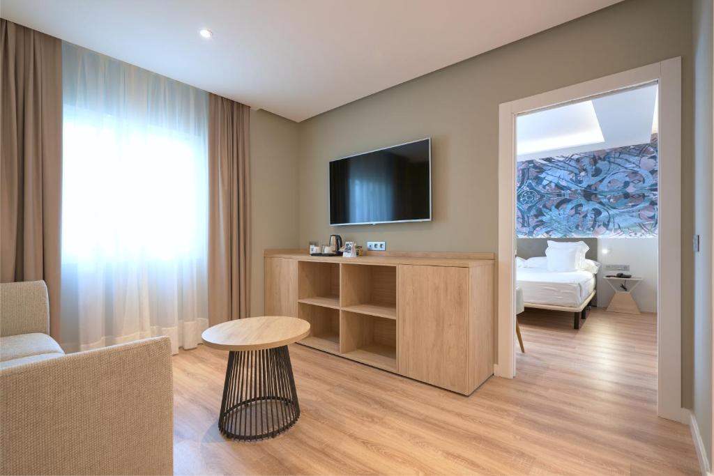 Monte Triana — Hotel rooms in Seville, Andalusia