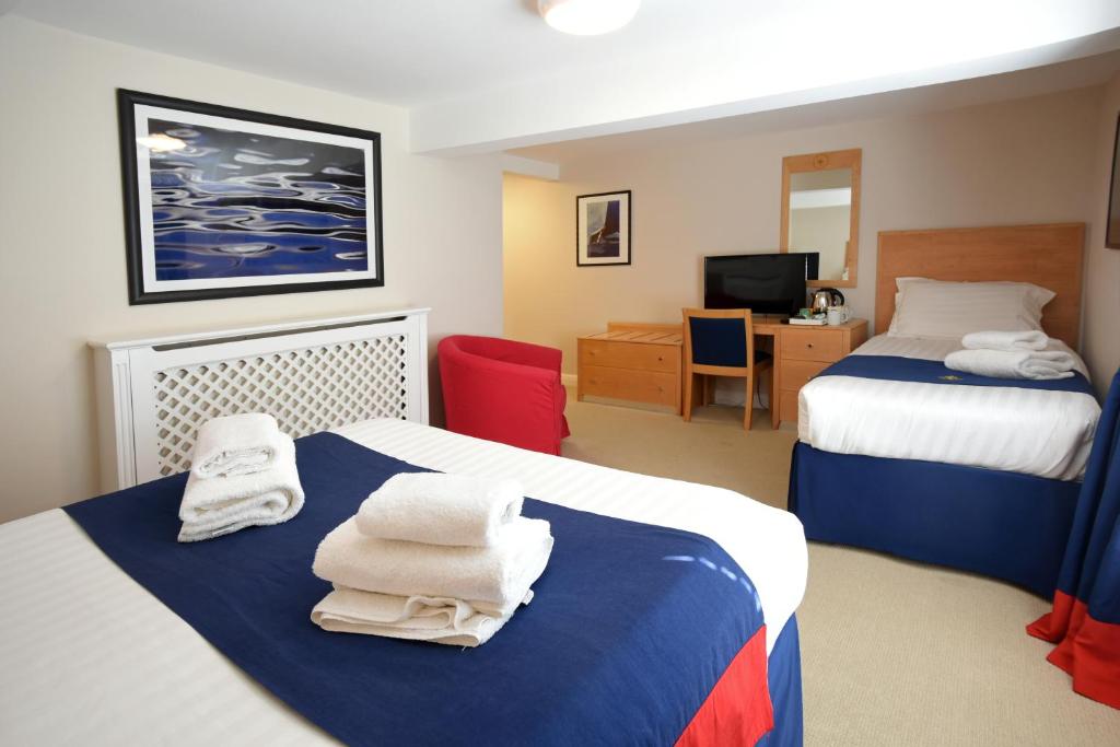 Triple Room, Royal Southern Yacht Club in Eastleigh