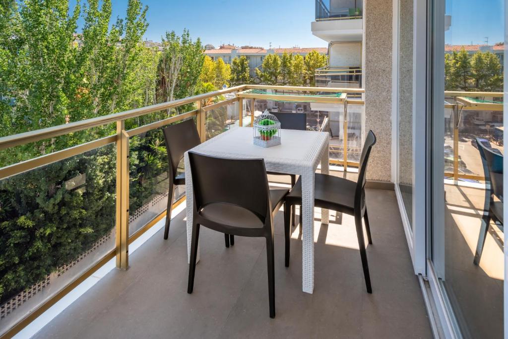 Rentalmar Salou Playa Family Suites & Pool photo