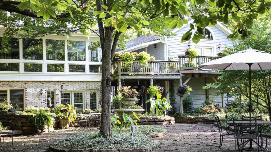Dickson Street Bed & Breakfast photo