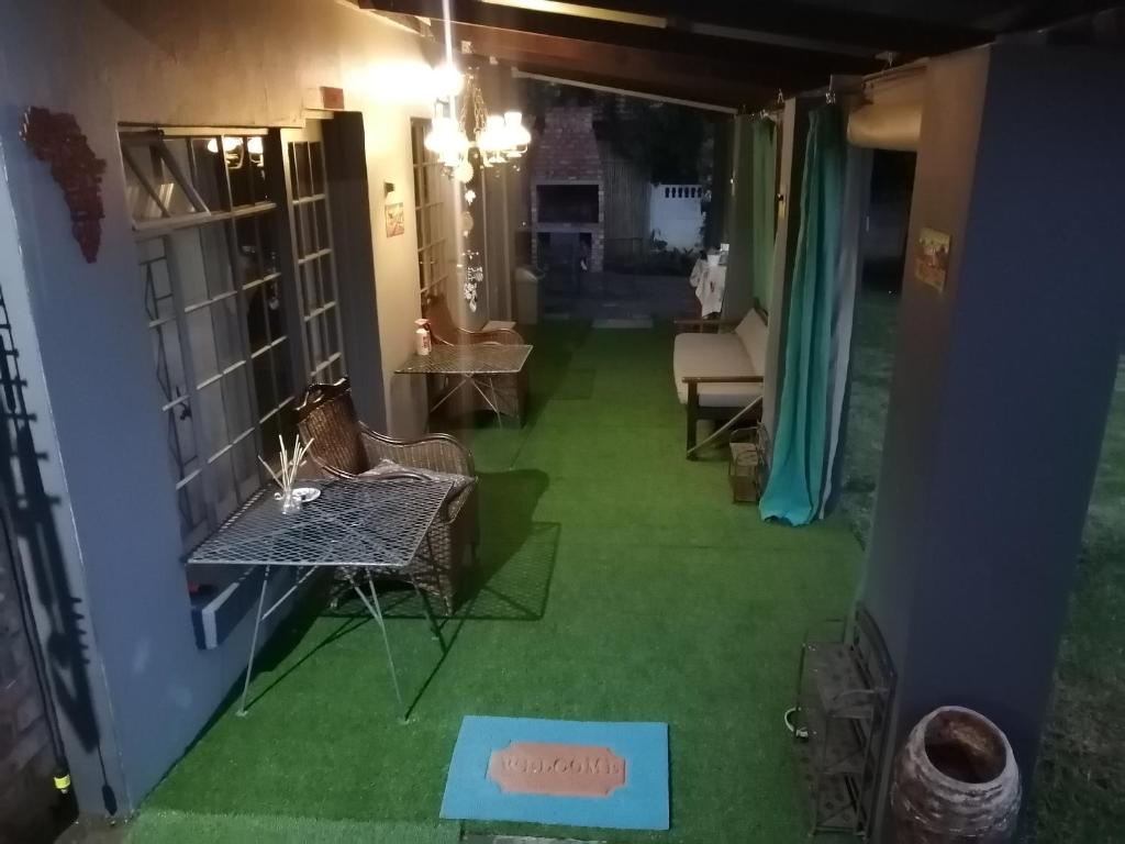 Relax in Joy & Mignon for a bushveld Feeling photo