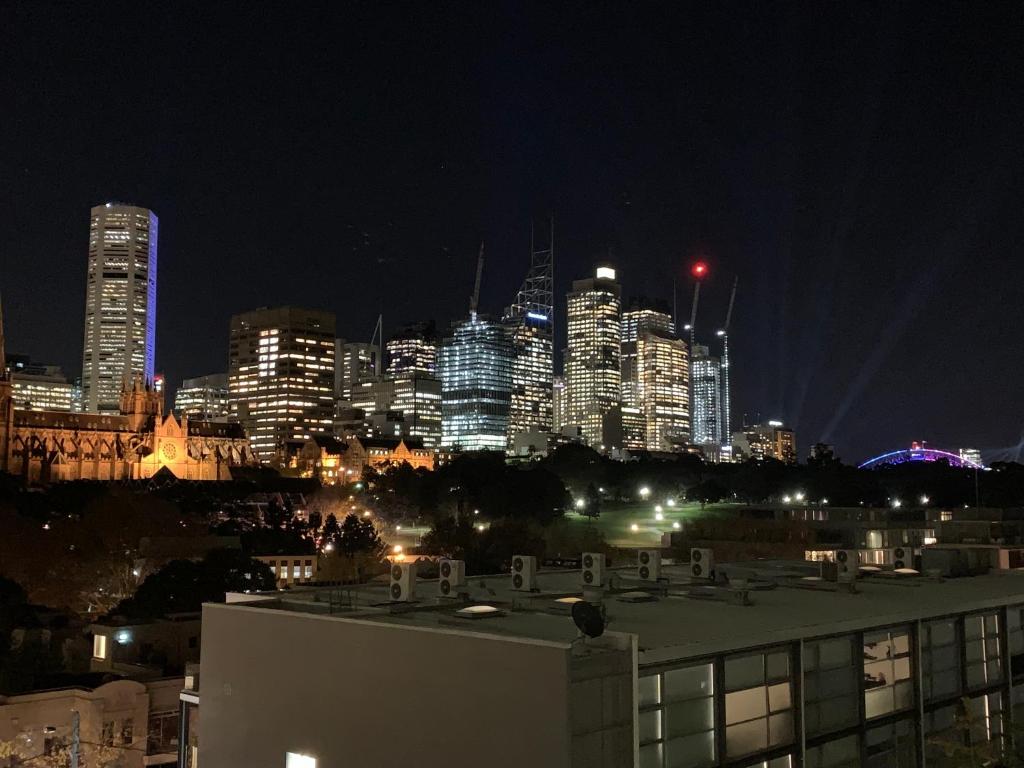 Inner City Harbour Views With Parking — Hotel in Sydney
