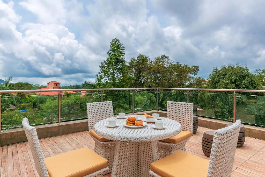 StayVista at Arihant Villa with Jacuzzi photo