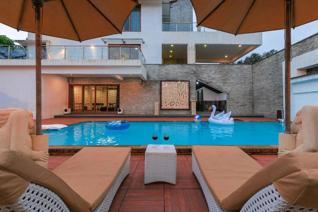 StayVista at Arihant Villa with Jacuzzi photo