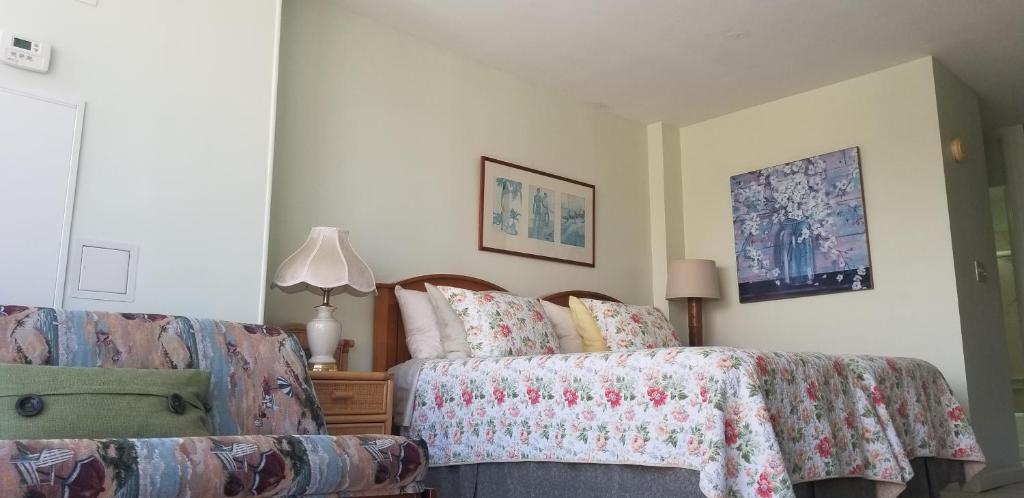 Waikiki Studio at Ilikai Marina - best end price! photo