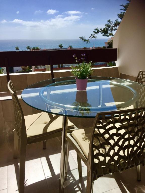 Las Arenas - apartamento moderno con vistas al mar y WiFi veloz de fibra óptica - 2