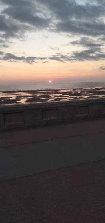 Sea-front Apartment home-from-home, Blackpool