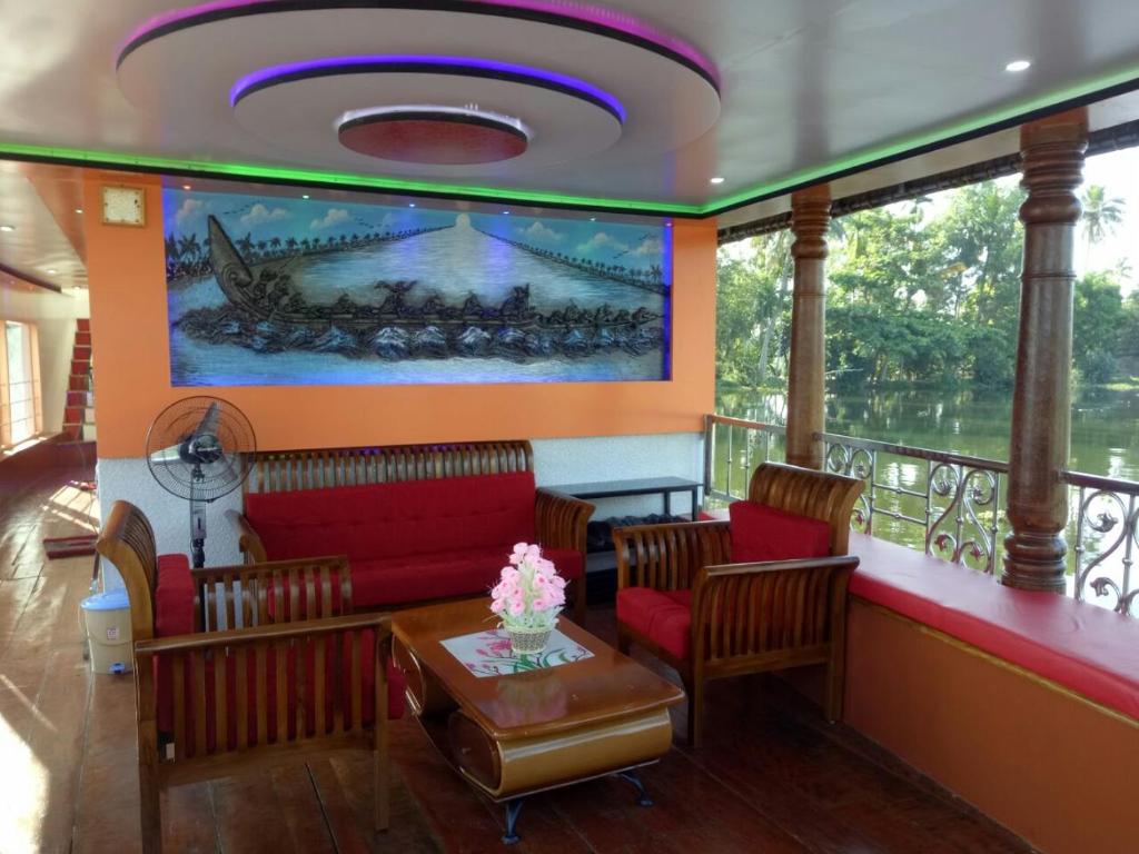Marari houseboat VACCINATED STAFF photo