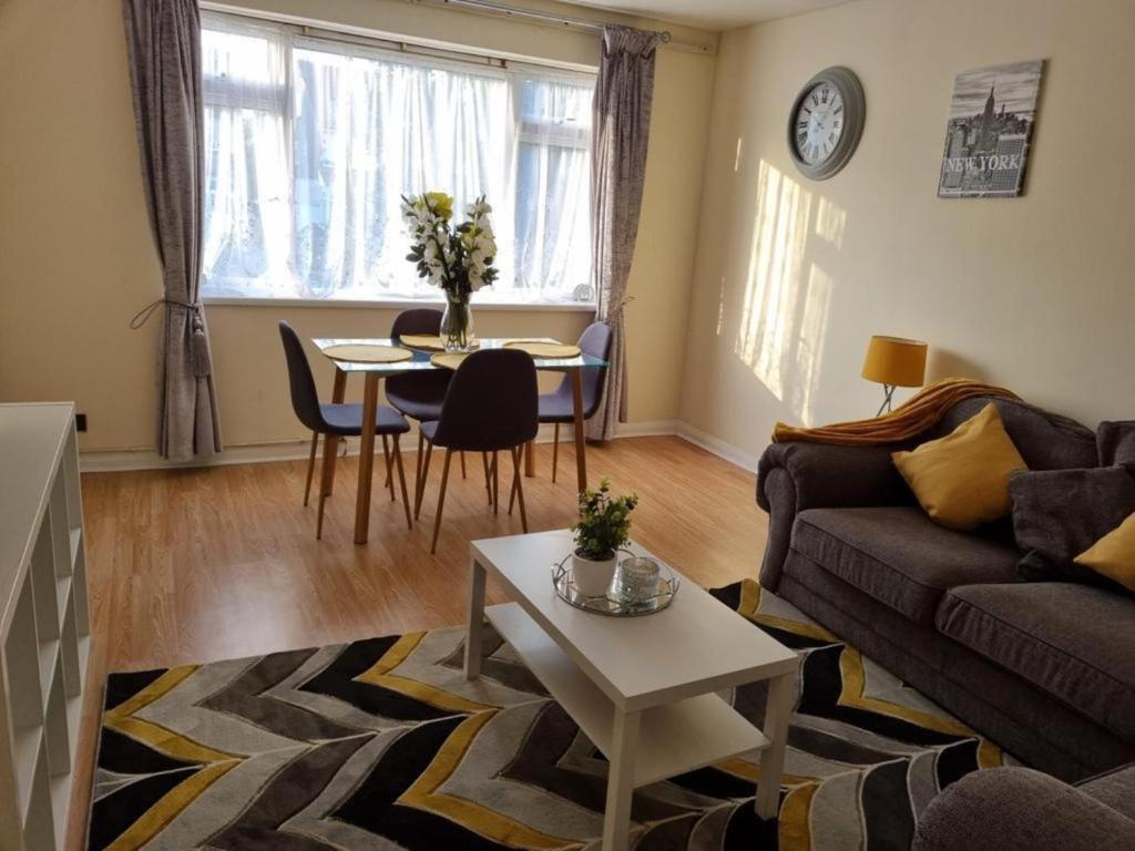 Captivating 2-Bed Apartment in Belvedere