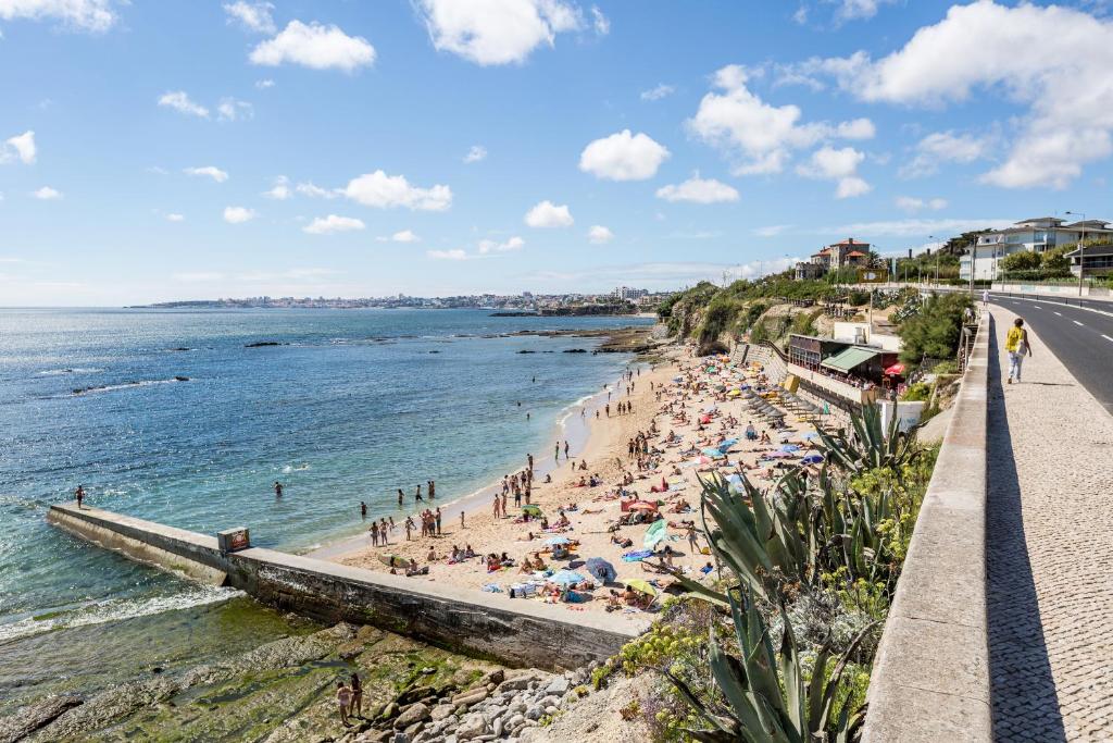Perfect to Enjoy Lisbon Cascais and Sintra at 1200 metres to metro blue line and Sintra Rail line photo