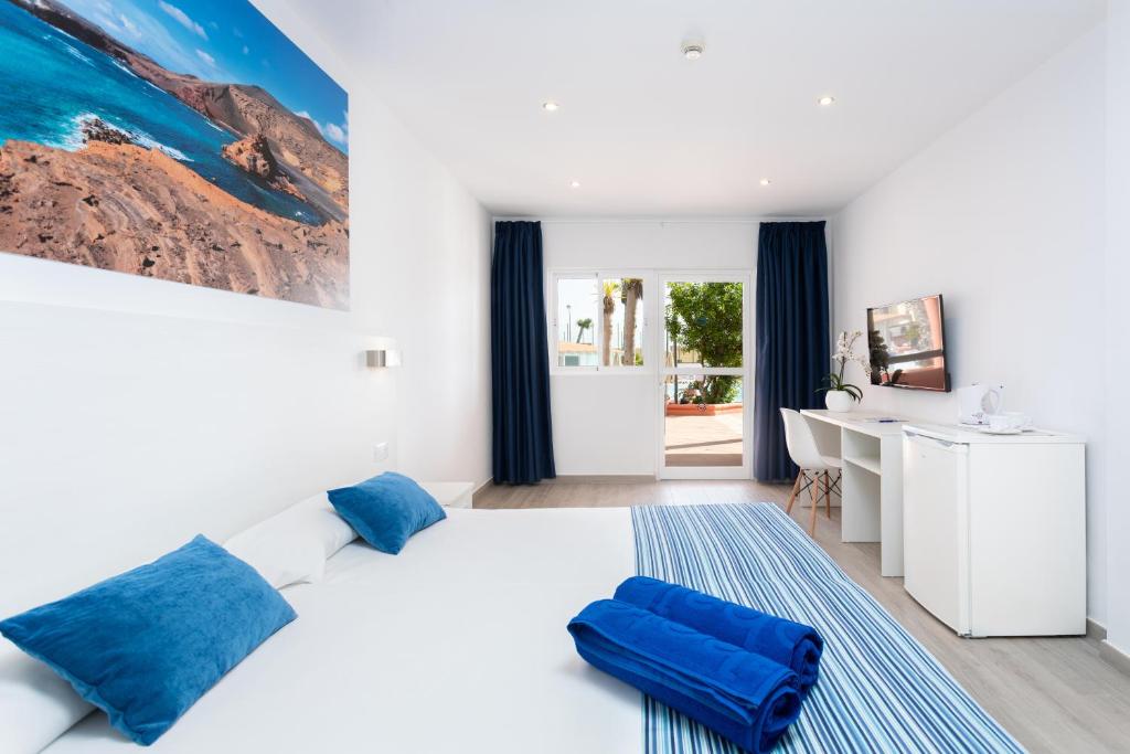 Globales Costa Tropical — Hotel rooms in Costa de Antigua, Canary Islands