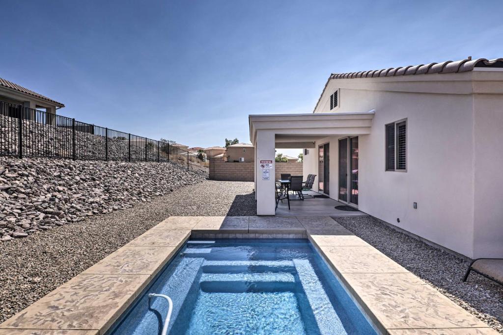 Luxe Home with OHV Access 5 Mi to Lake Mohave 전경