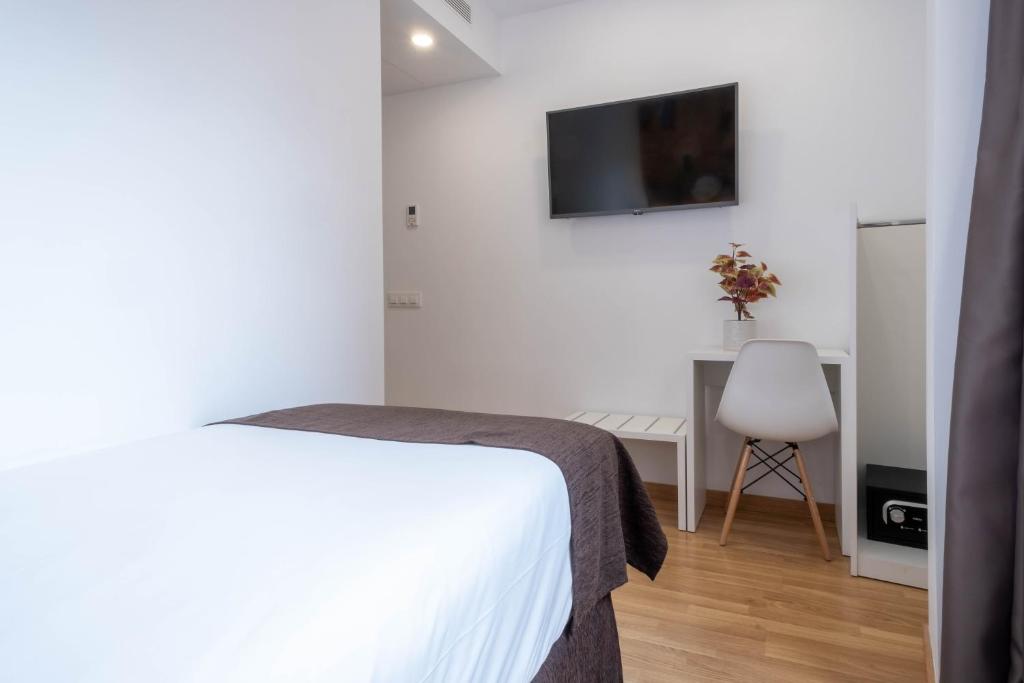 Hotel BESTPRICE Girona photo