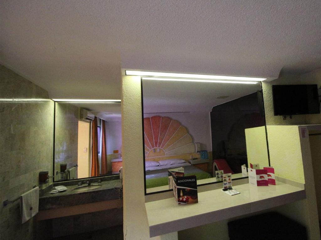 Motel California photo
