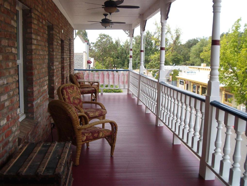 Jamestown Hotel photo