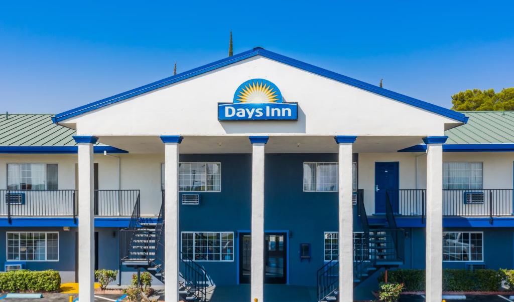 Days Inn By Wyndham Red Bluff Photo 0