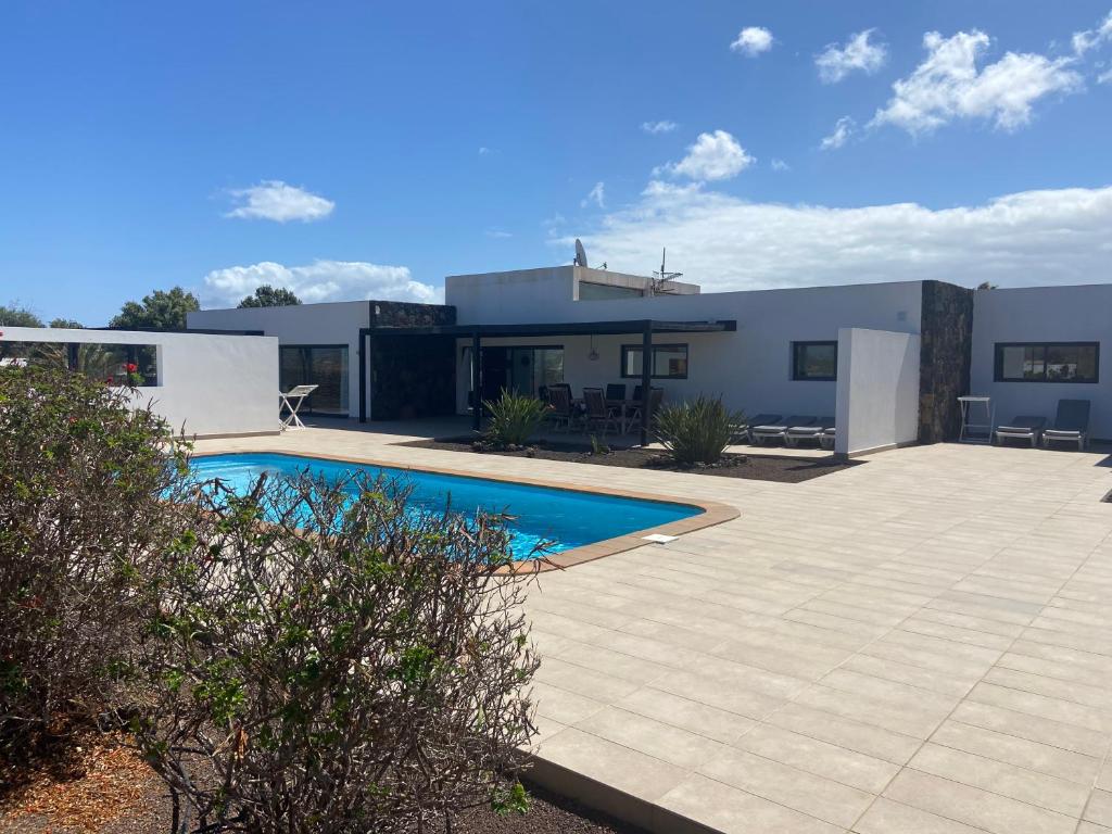 Heated & Shared Pool VILLA MATRIANA 36A, North Shore Villas, Lajares