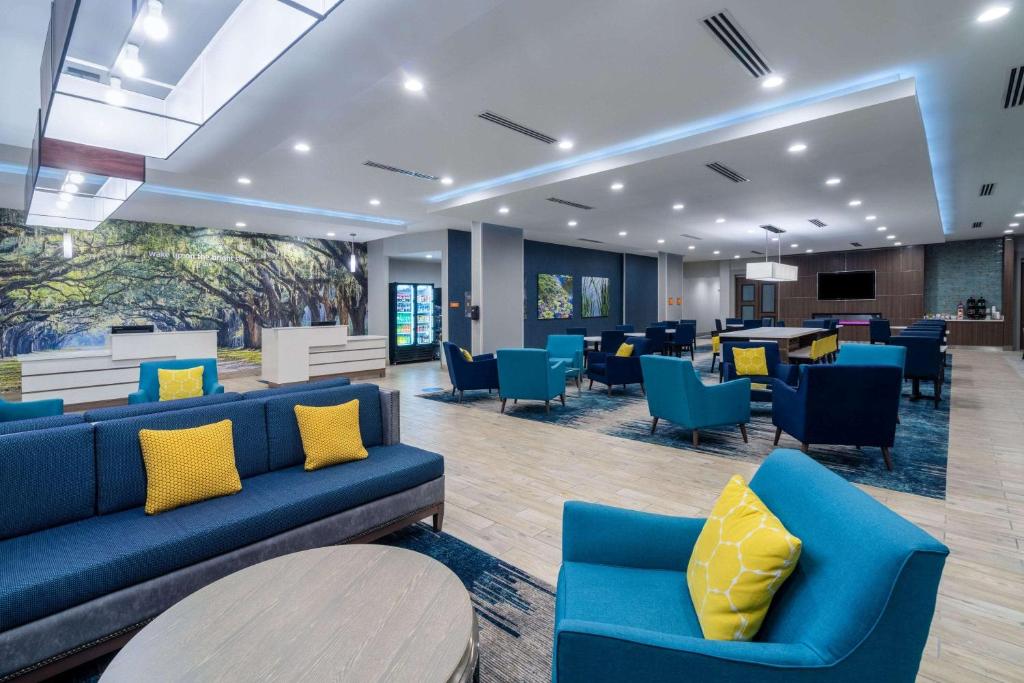 La Quinta Inn & Suites by Wyndham Tifton フロント・ロビー