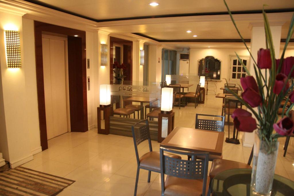 Restaurant, De Luxe Hotel in Cagayan De Oro