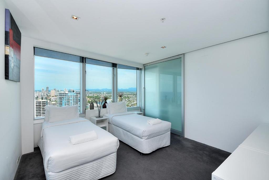 Deluxe Private Apartment in Surfers Paradise photo