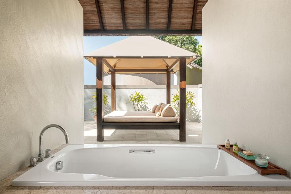 ル ジャルディン ヴィラズ セミニャック (LE JARDIN VILLAS SEMINYAK) バスルーム（客室）