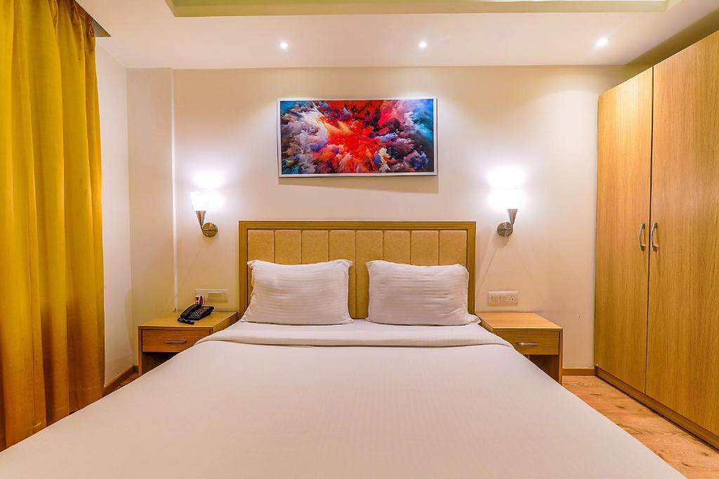 Capital O 36733 Hotel Surya Grand photo