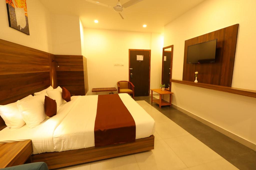 HOTEL LA SERENE Mattannur photo