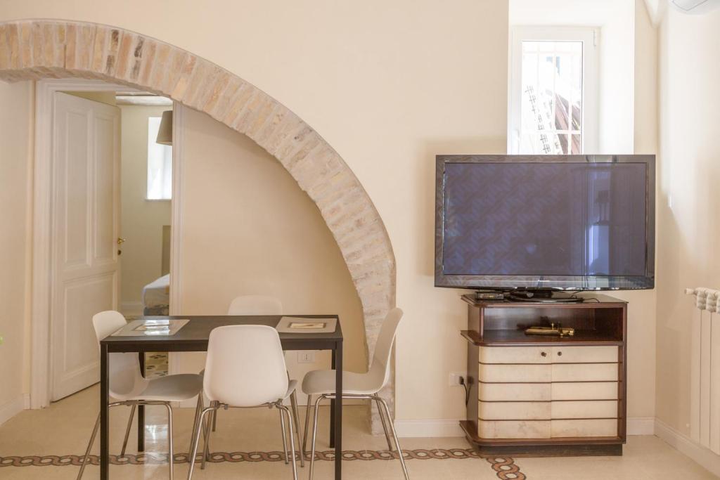 RomAntica Apartment with Dehors near San Giovanni - 4