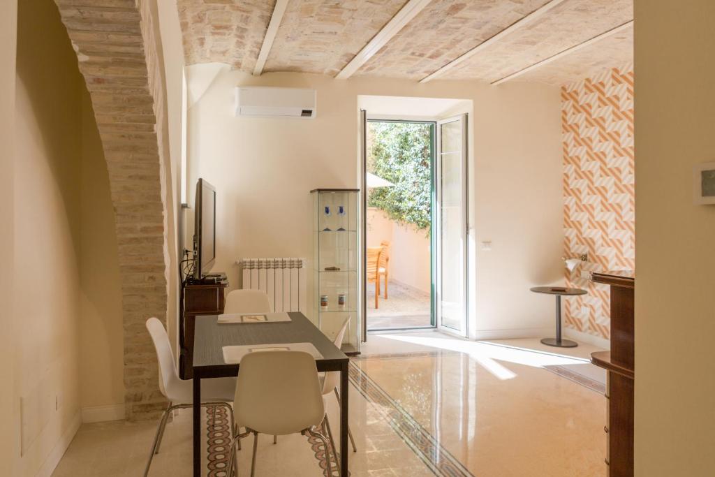 RomAntica Apartment with Dehors near San Giovanni - 3