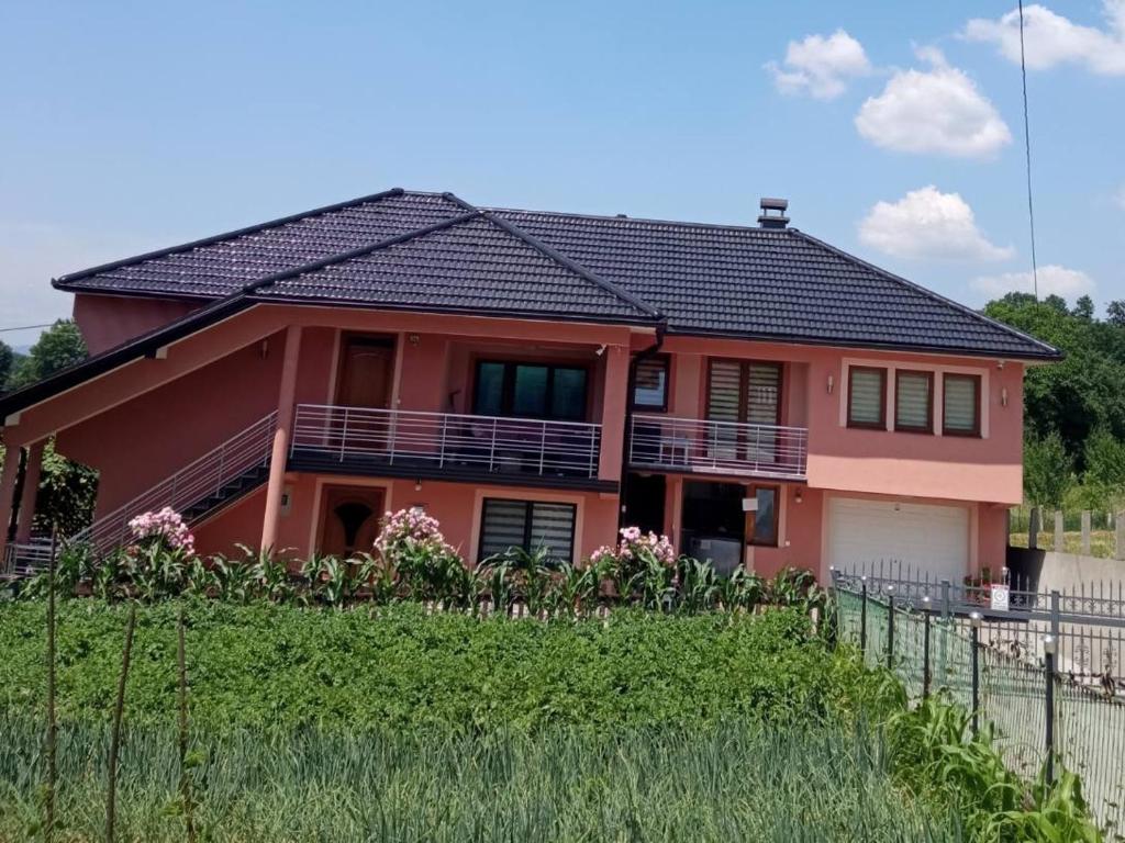 Guest House Ahmo Halilcevic — Hotel in Dubrave Gornje