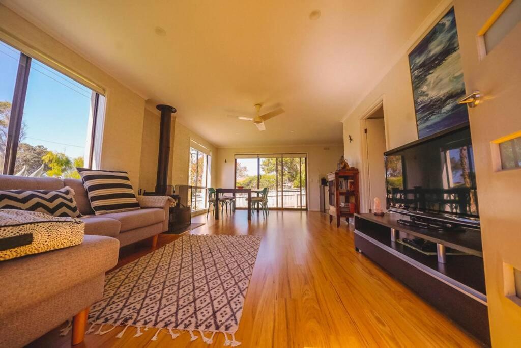 Orana ~ 2 blocks to Beach ~ FREE Wifi, Apollo Bay