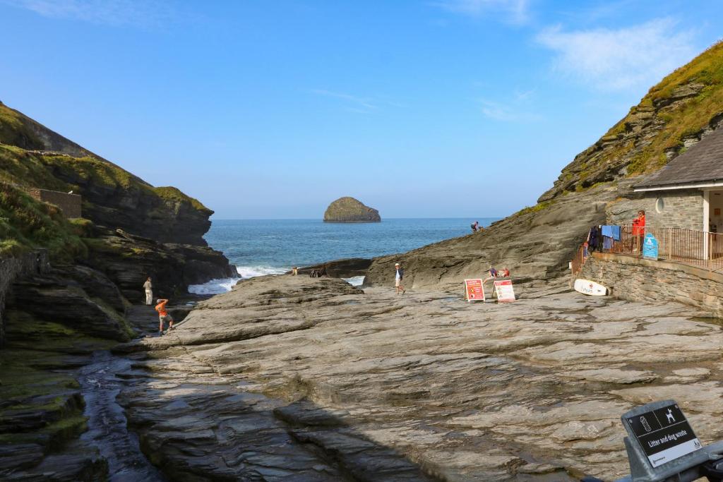 Rock House, Tintagel photo 7