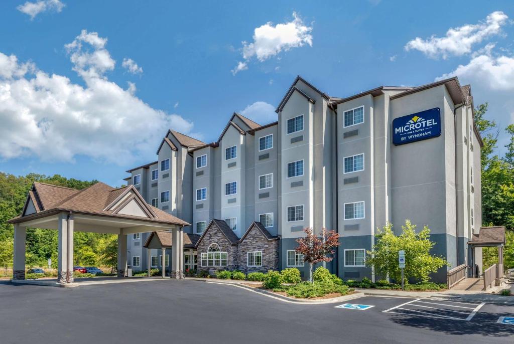Microtel Inn & Suites by Wyndham Sylva Dillsboro Area photo
