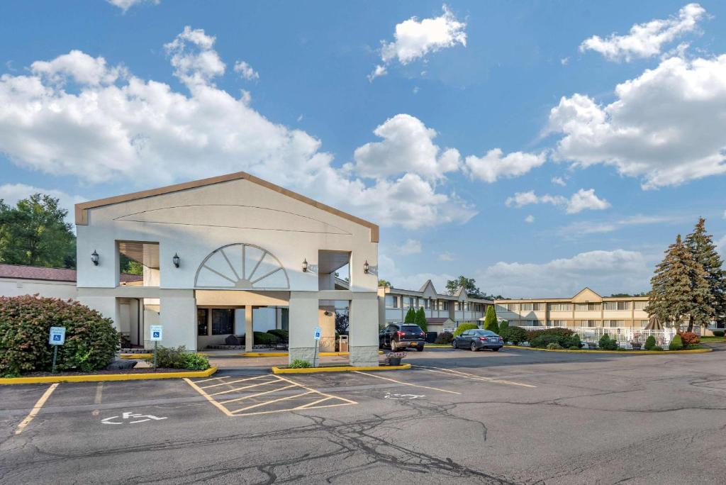 Quality Inn & Suites Vestal Binghamton near University photo