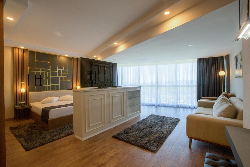 Shared lounge/TV area