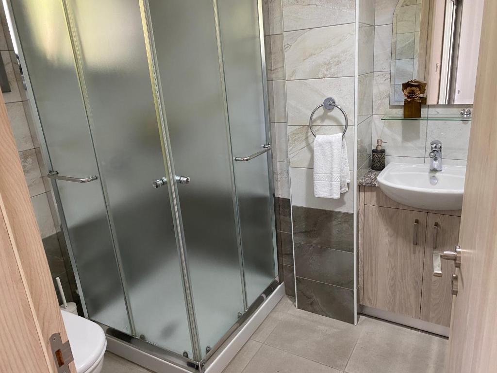 Modern City Center Apartment Saripolou 2 photo