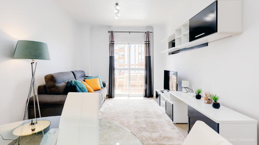 Cozy apartment overlooking Estepona's marina! - 2