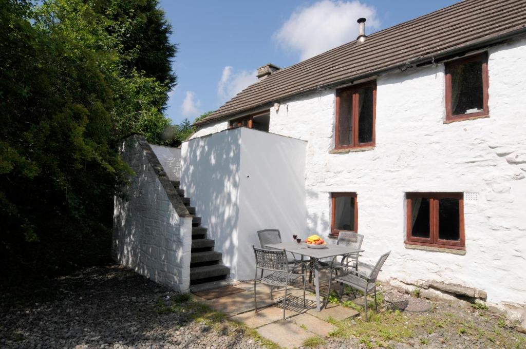 Ghyll Burn Cottage and Barn End Cottage